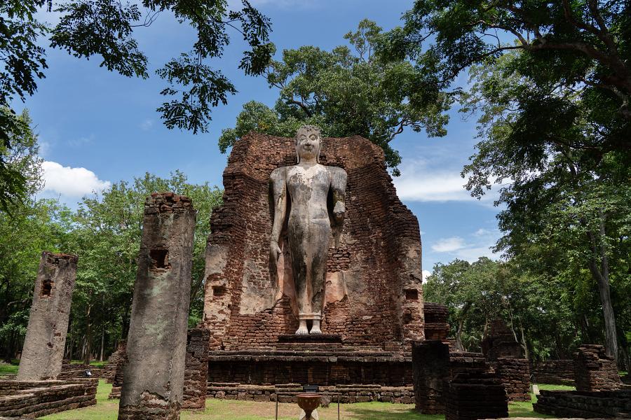 900-Wat Phra Si Iriyabot in Kamphaengphet Historical Park AdobeStock_221010517