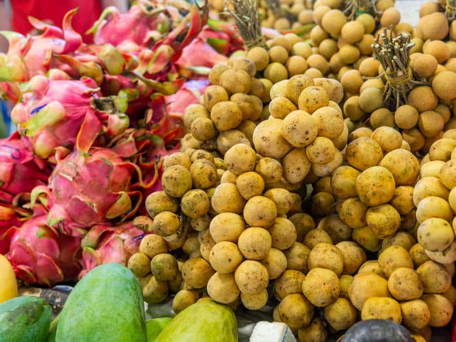 Drachenfrüchte und Longans