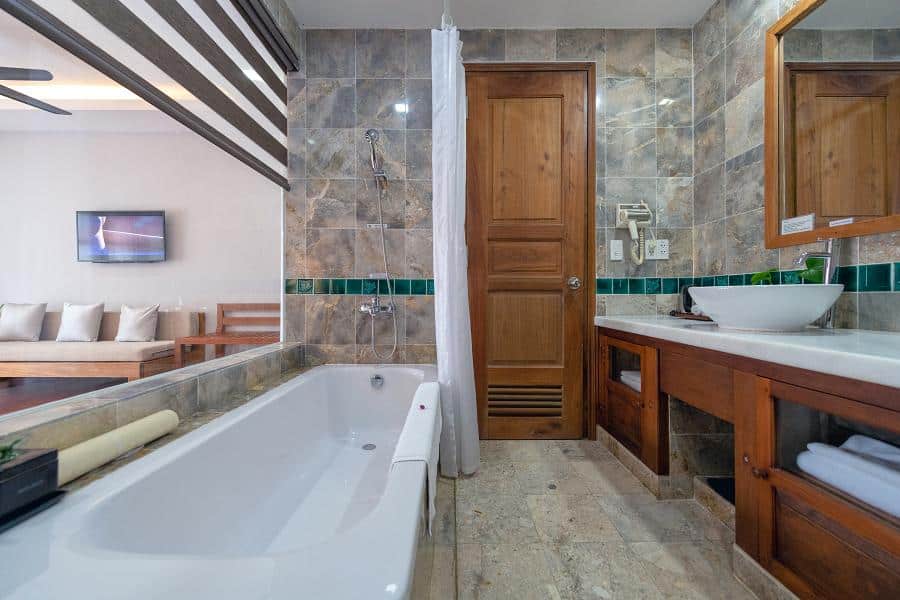 900-Pilgrim-Premium-Deluxe-Bathroom