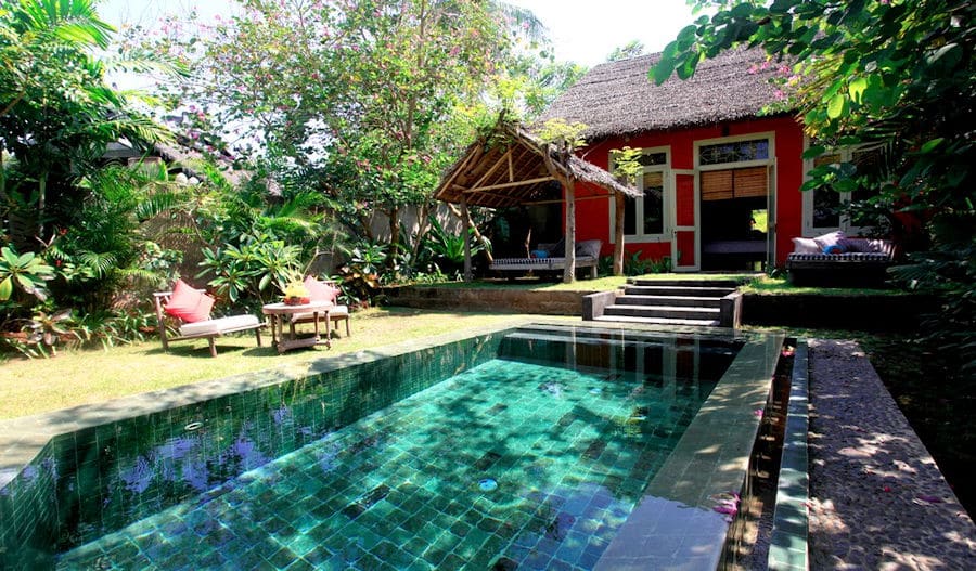 tugu-lombok-Sleeping-Bhagavat Gita Suite (13)