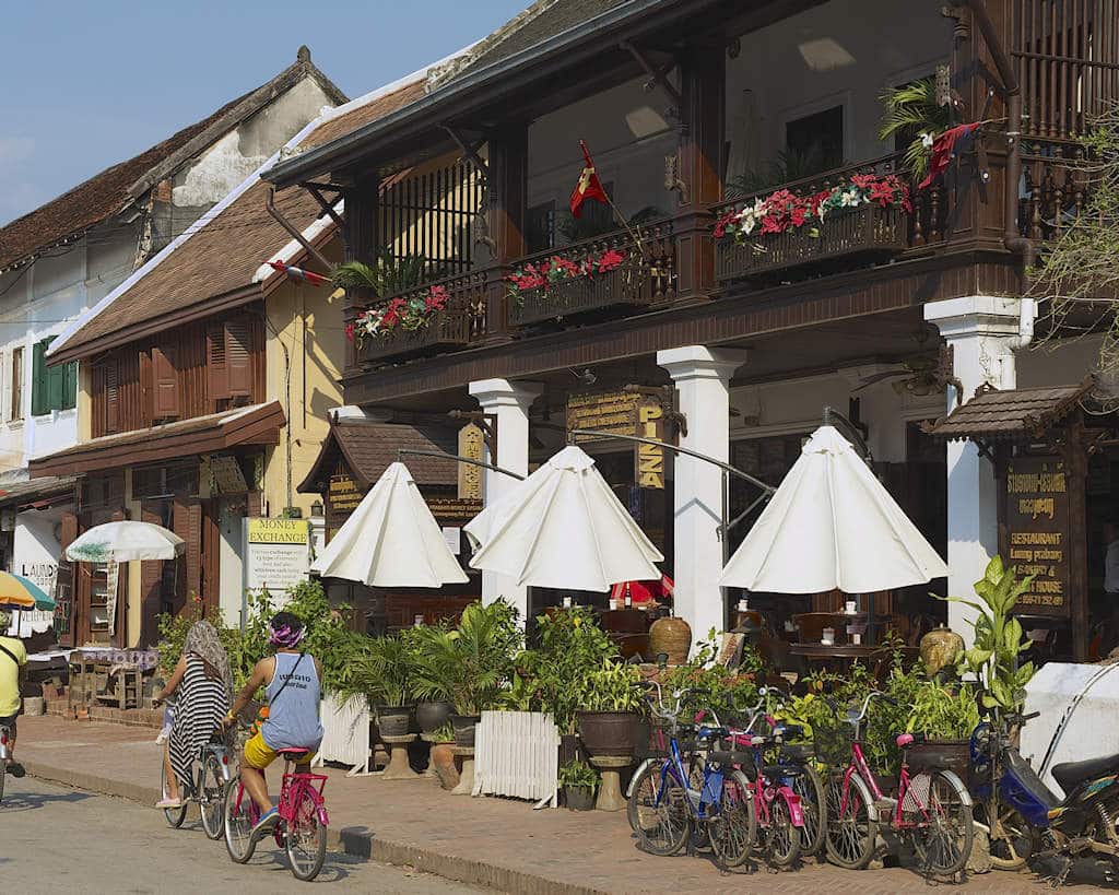 1024-5-4 the street in Luang Prabang, Laos shutterstock_252560365