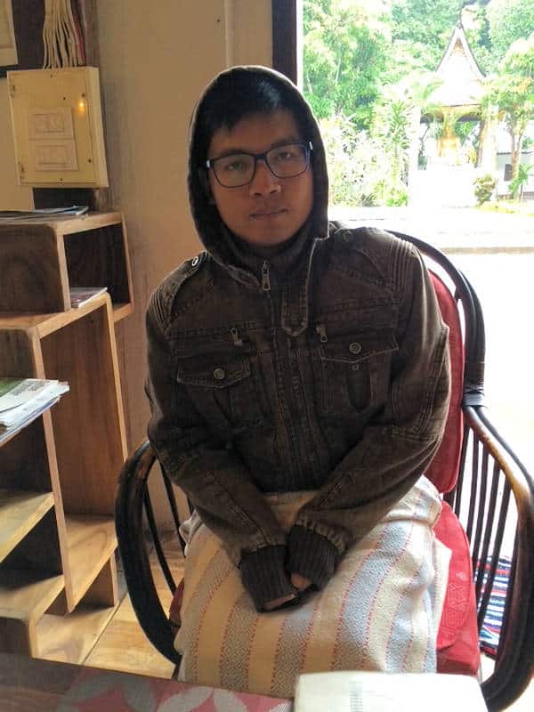 Phong im Coffee Shop
